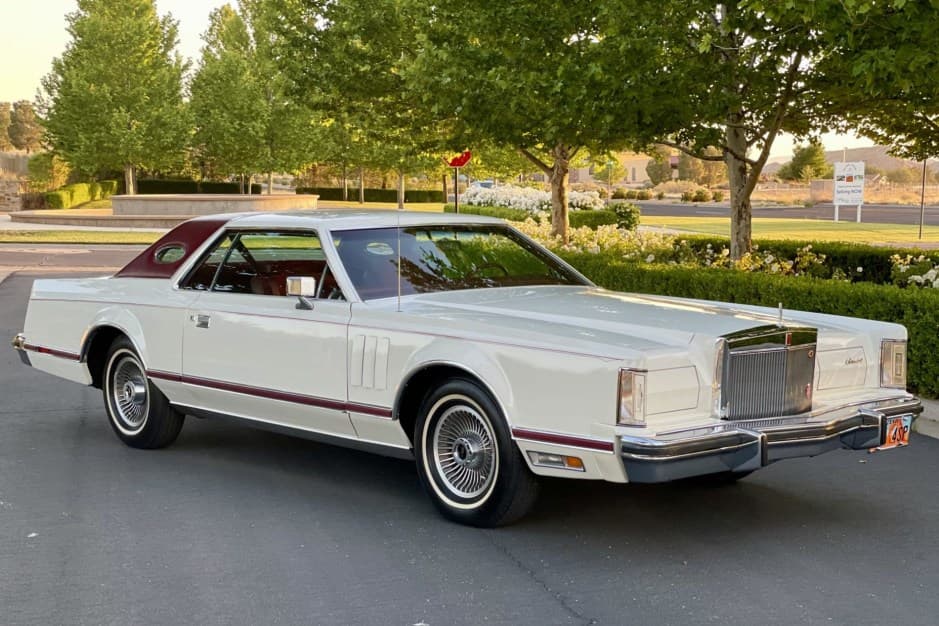 1979 Lincoln Continental Mark V (1977-1979) sold for $25,250