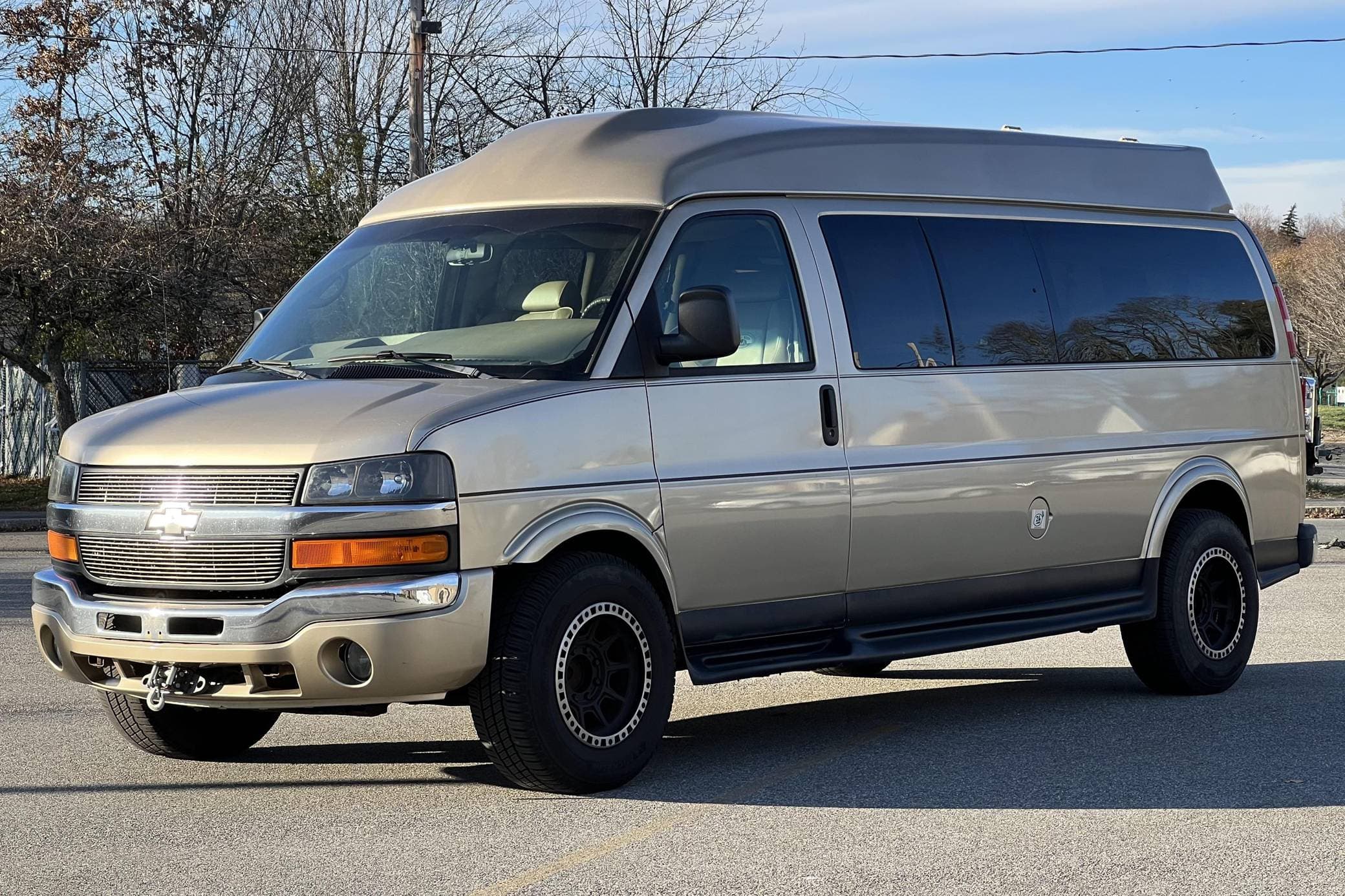 2006 Chevrolet Express sold for $11,600