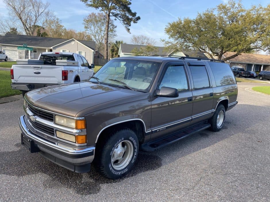 1998 Chevrolet Suburban (GMT400 1992-1999) sold for $11,250
