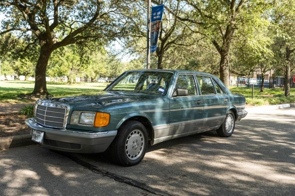 1987 Mercedes-Benz W126 S-Class sold for $15,760