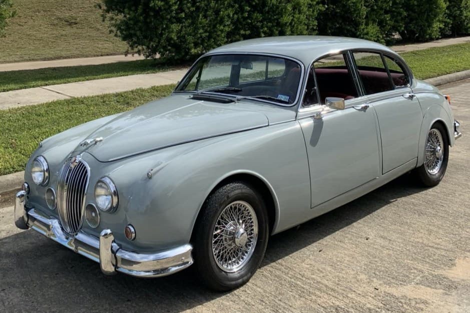 1961 Jaguar Mk II sold for $31,000