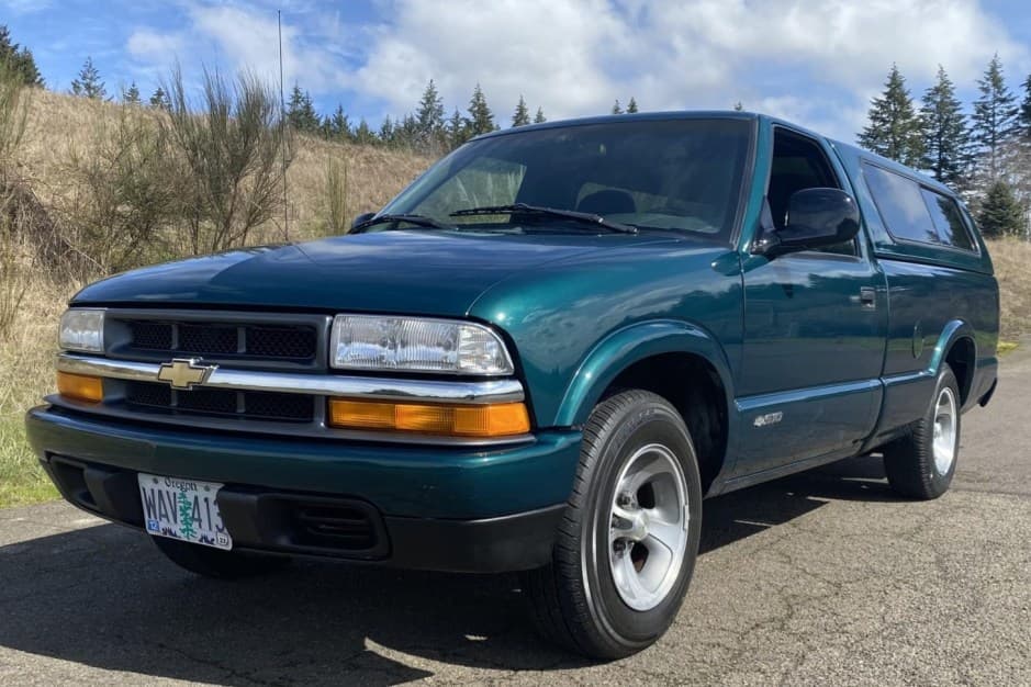 1998 Chevrolet S-10 (1994-2004) sold for $11,750