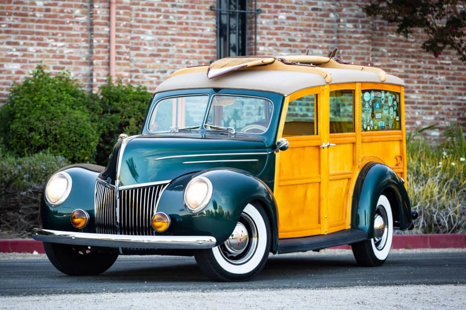 1939 Ford Standard, Deluxe, & Super Deluxe sold for $130,000