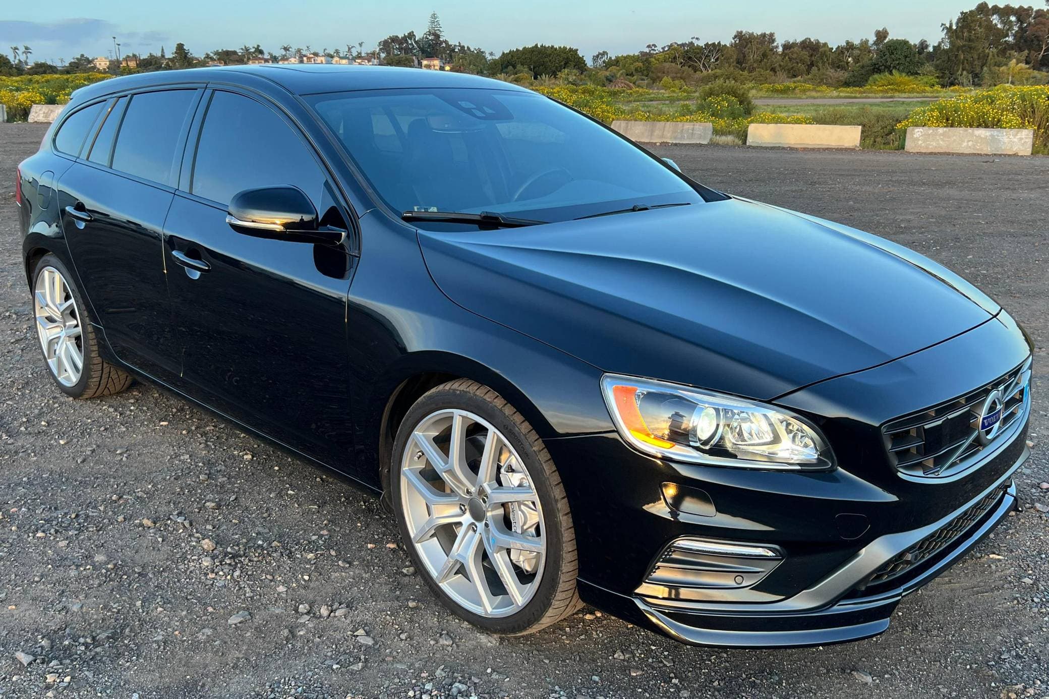 2015 Volvo V60 sold for $33,000
