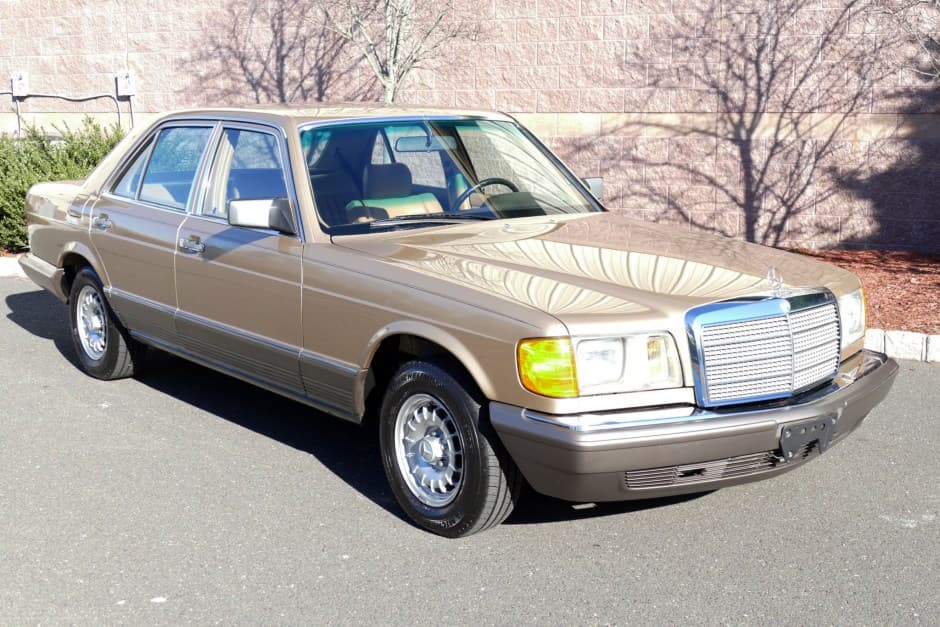 1985 Mercedes-Benz W126 S-Class sold for $10,750