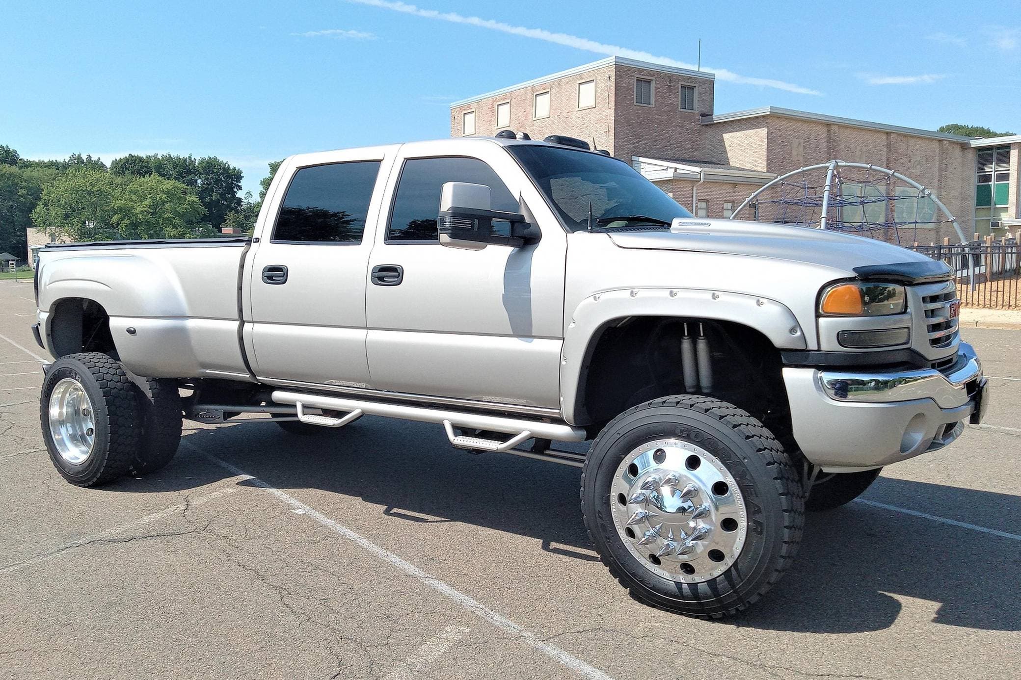 2005 GMC Sierra sold for $18,357
