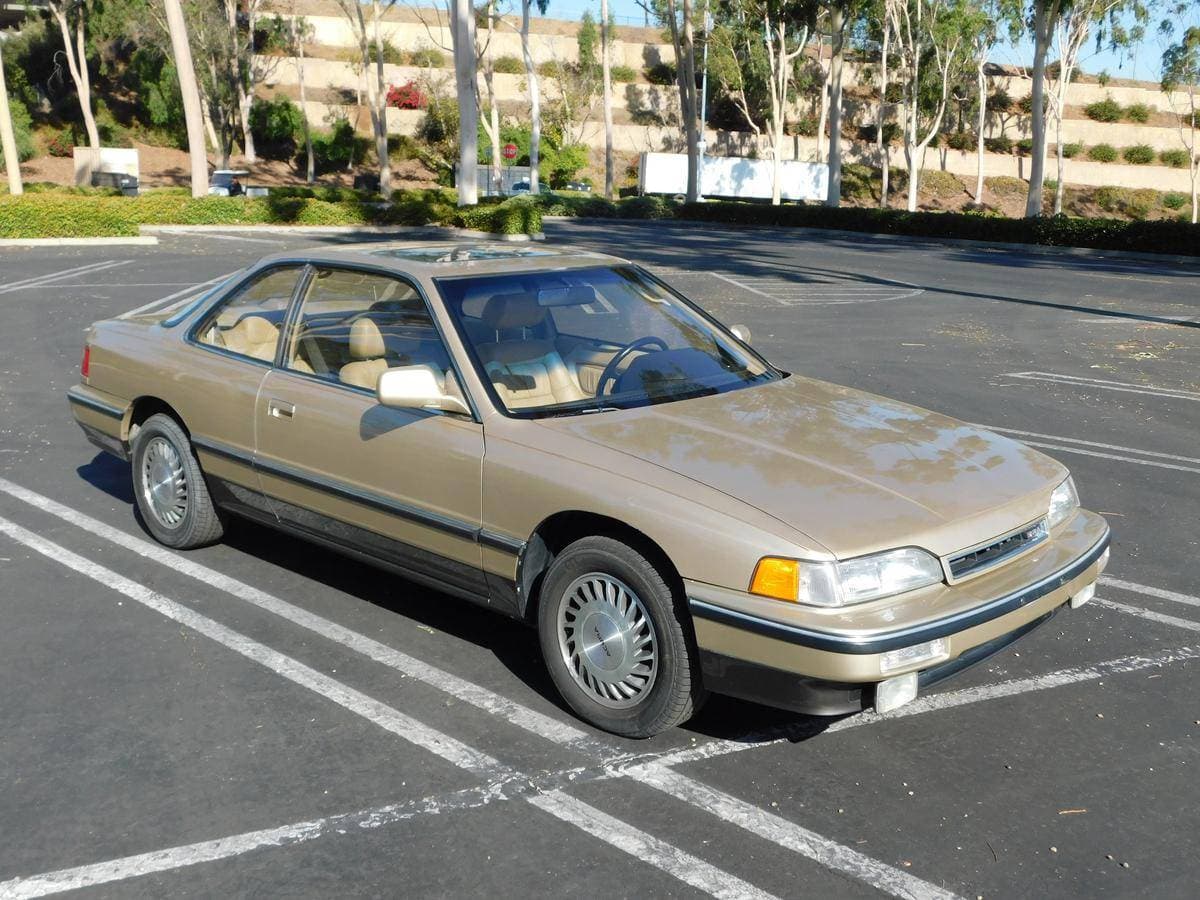 1990 Acura Legend sold for $2,799