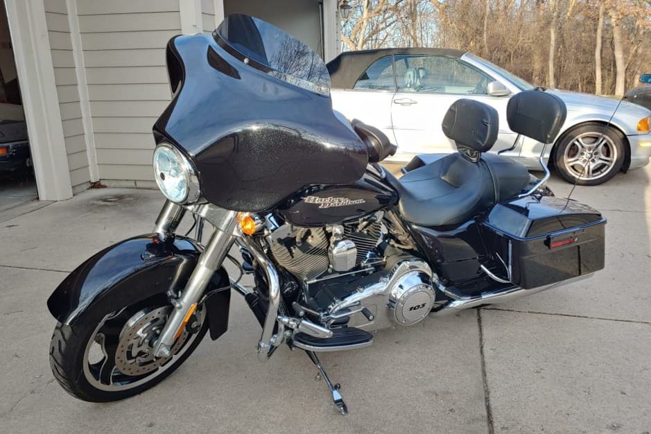 2013 Harley-Davidson Touring sold for $10,752