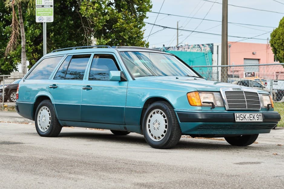 1991 Mercedes-Benz W124 E-Class sold for $3,200