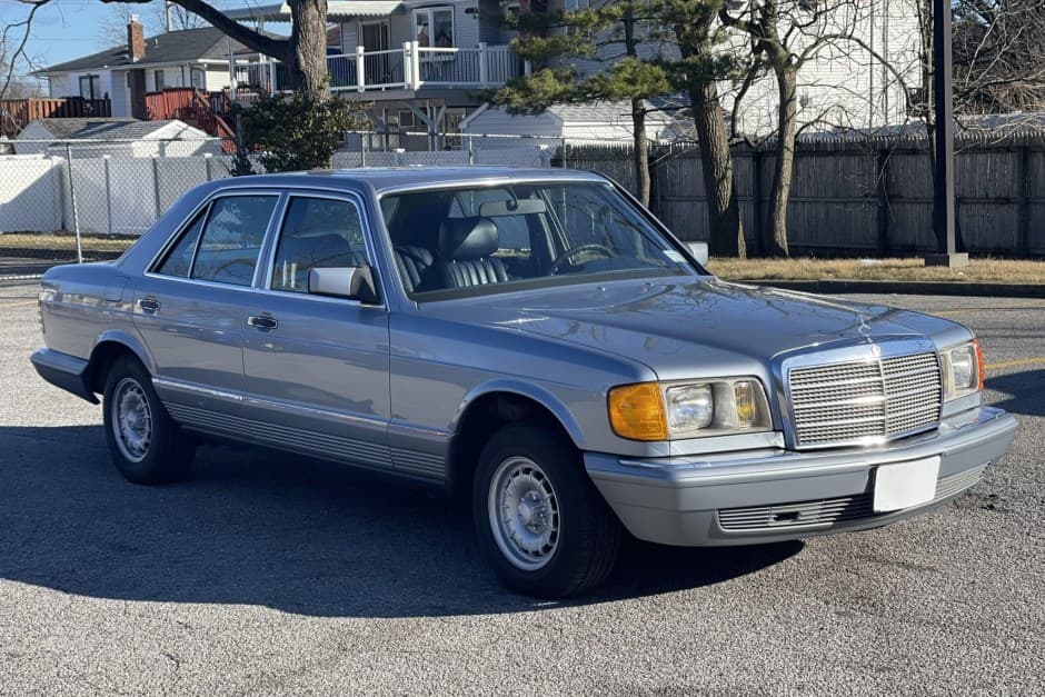 1981 Mercedes-Benz W126 S-Class sold for $9,600