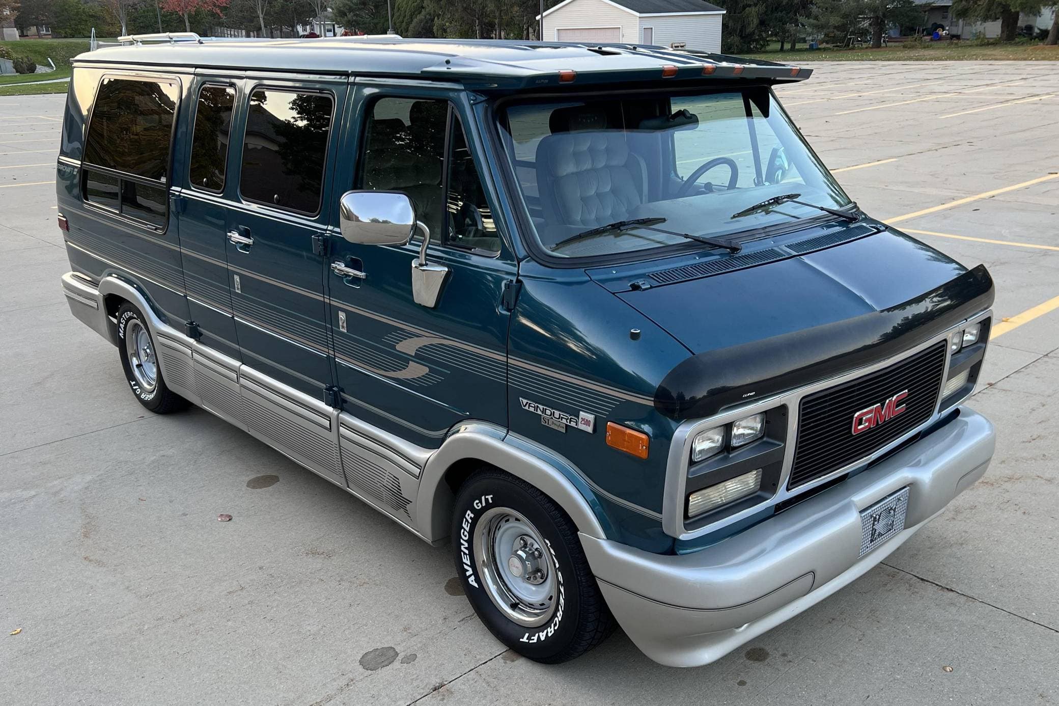 1993 GMC Vandura sold for $13,199