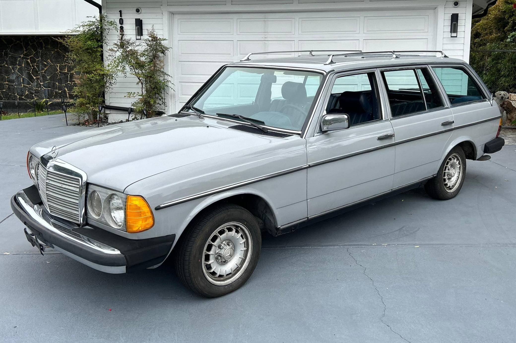 1983 Mercedes-Benz E-Class sold for $30,250