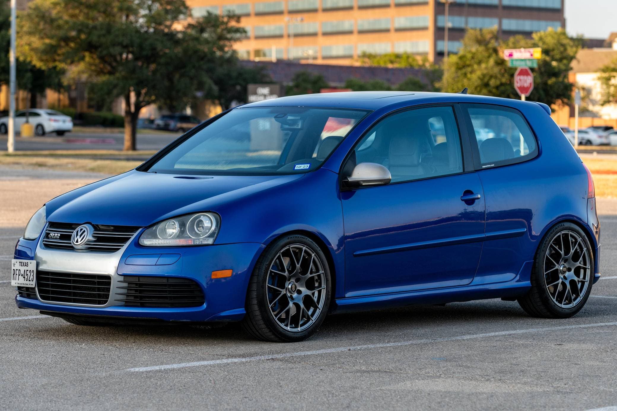 2008 Volkswagen R32 sold for $12,000