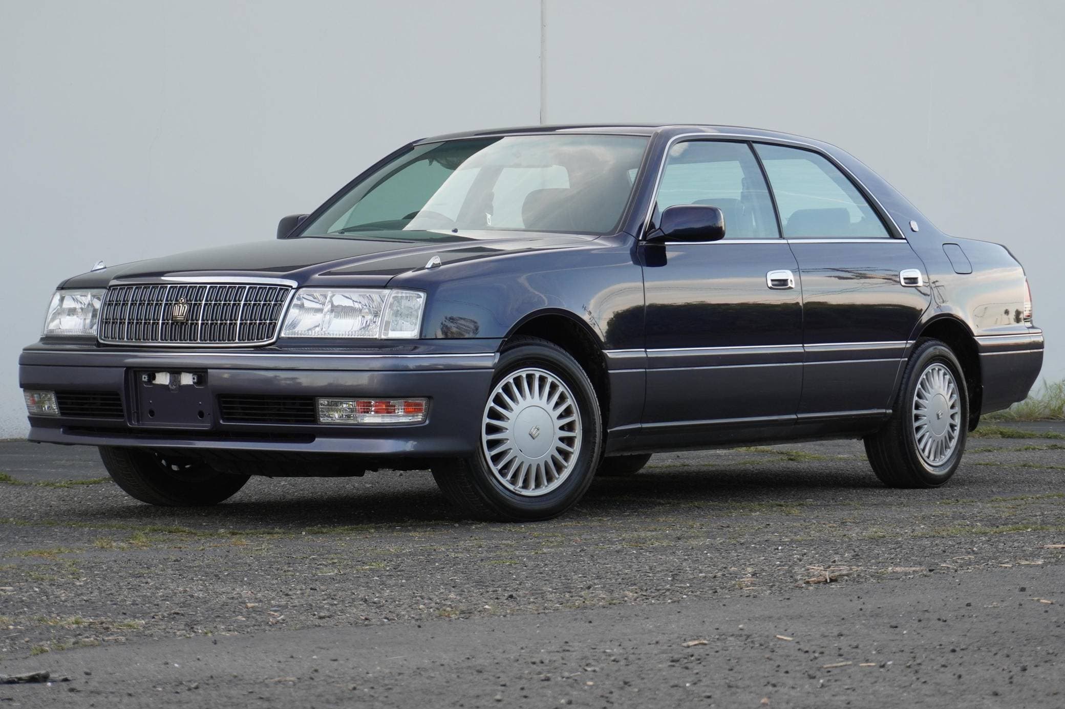 1997 Toyota Crown sold for $6,567