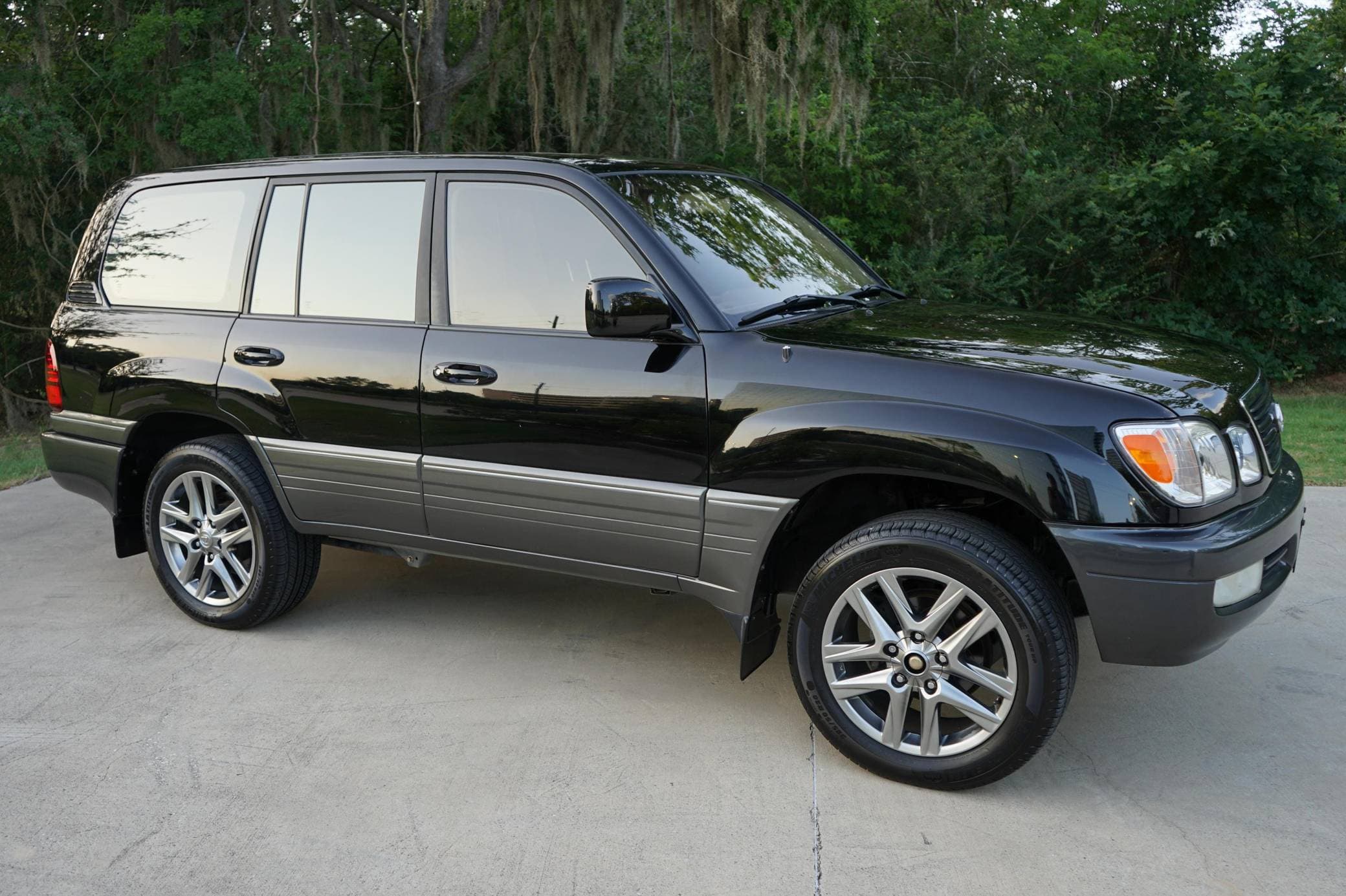 2001 Lexus LX sold for $11,800