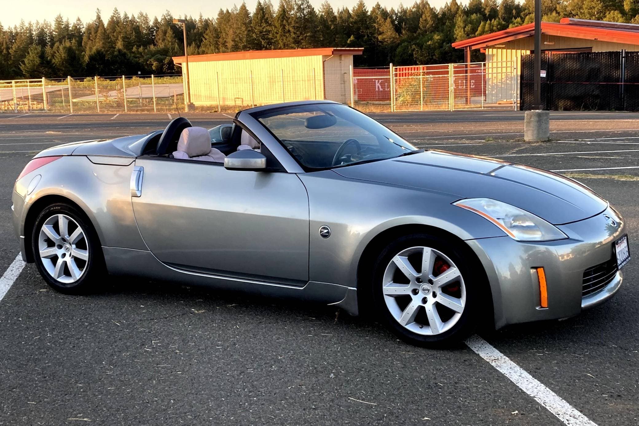 2005 Nissan 350Z sold for $7,833