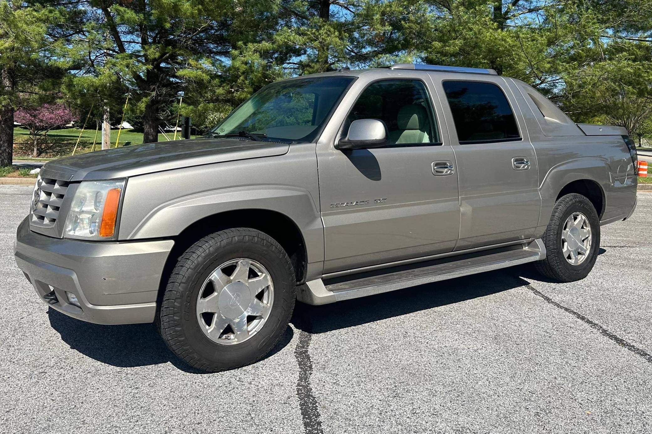 2002 Cadillac Escalade sold for $7,200