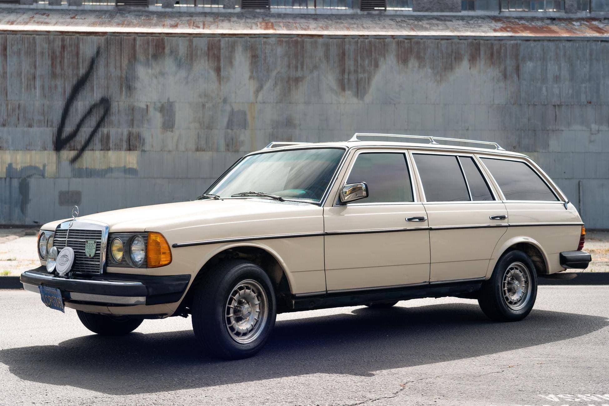 1981 Mercedes-Benz E-Class sold for $3,700