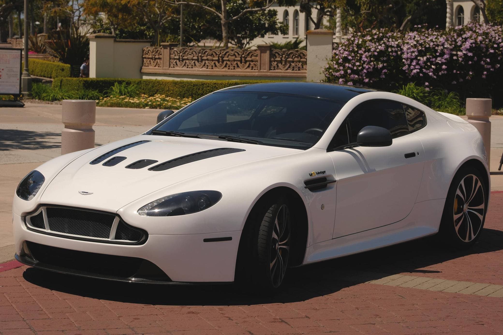 2015 Aston Martin Vantage sold for $81,000