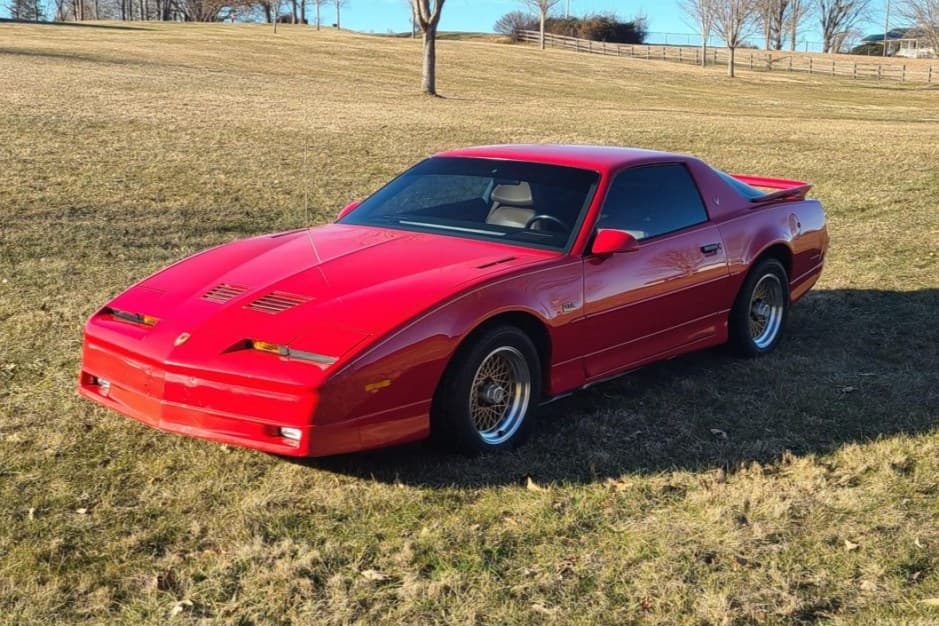 1988 Pontiac Firebird (1982-1992) sold for $11,250