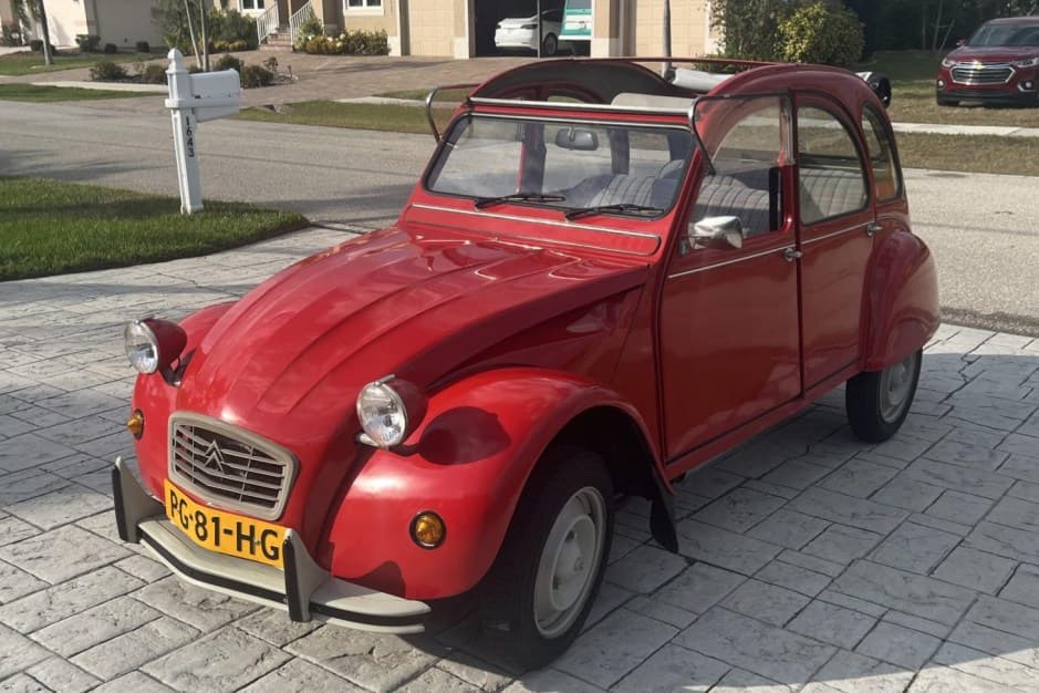 1986 Citroen 2CV sold for $11,111