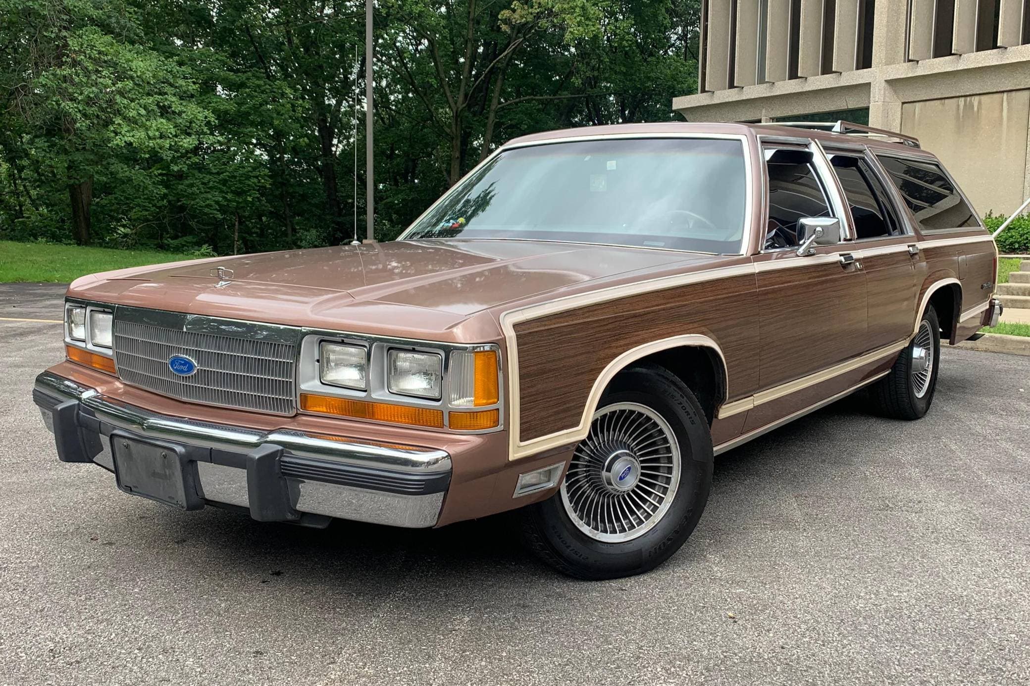 1990 Ford LTD sold for $5,950