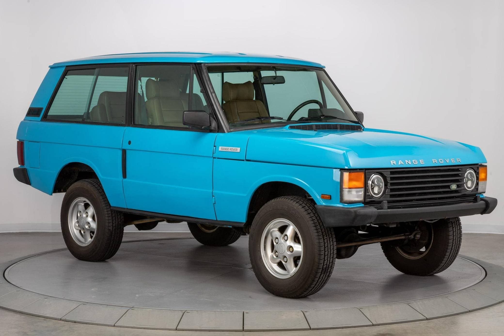 1988 Land Rover Range Rover sold for $14,300