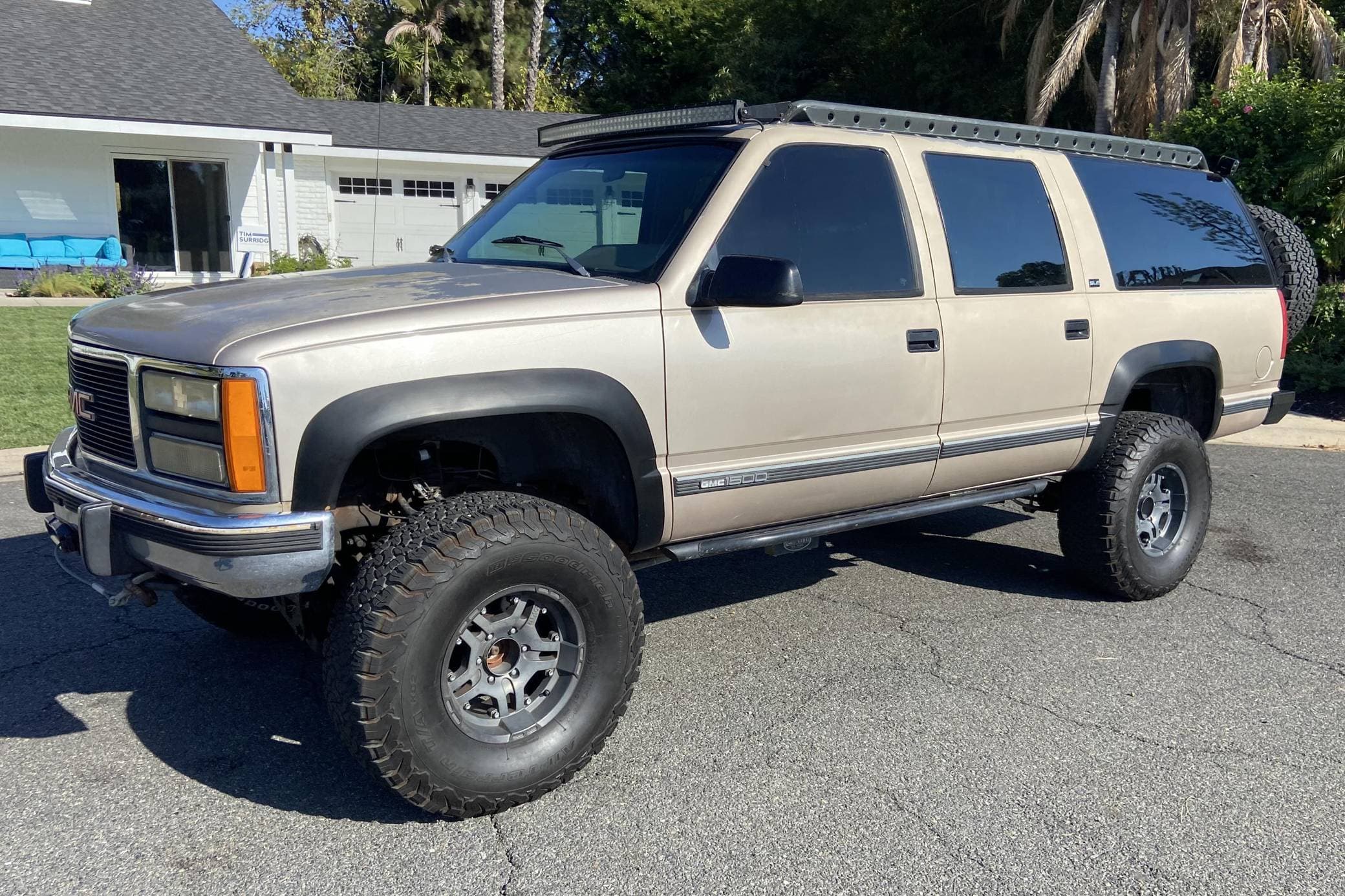 1993 GMC Suburban sold for $5,101