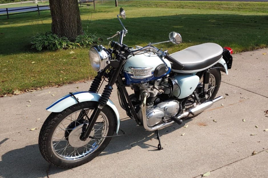 1960 Triumph Bonneville T120 sold for $5,400