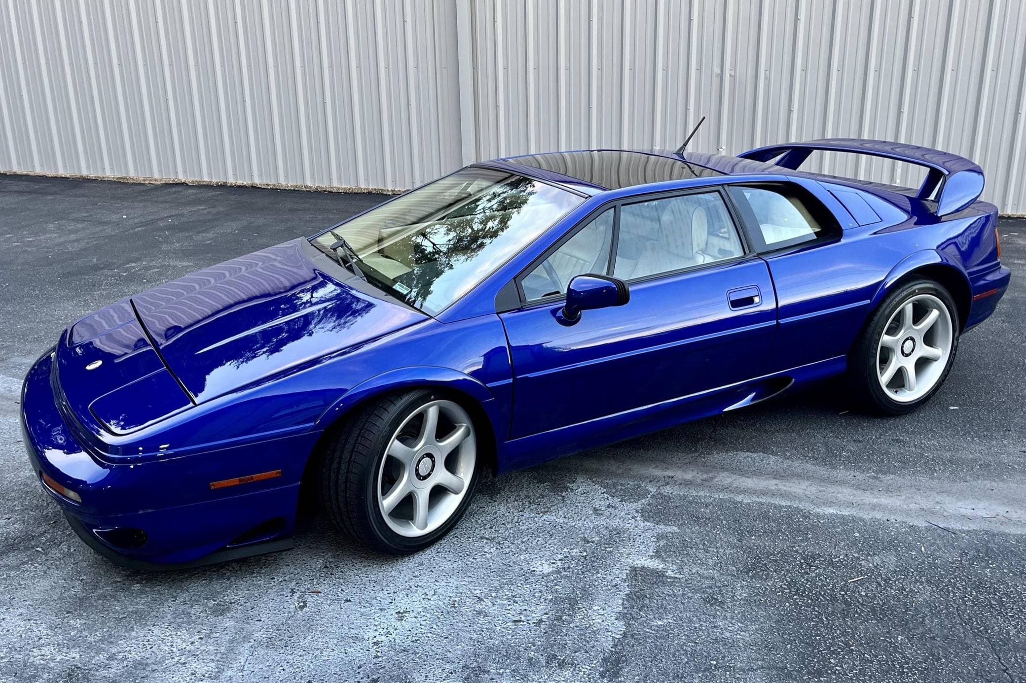 1999 Lotus Esprit sold for $60,500
