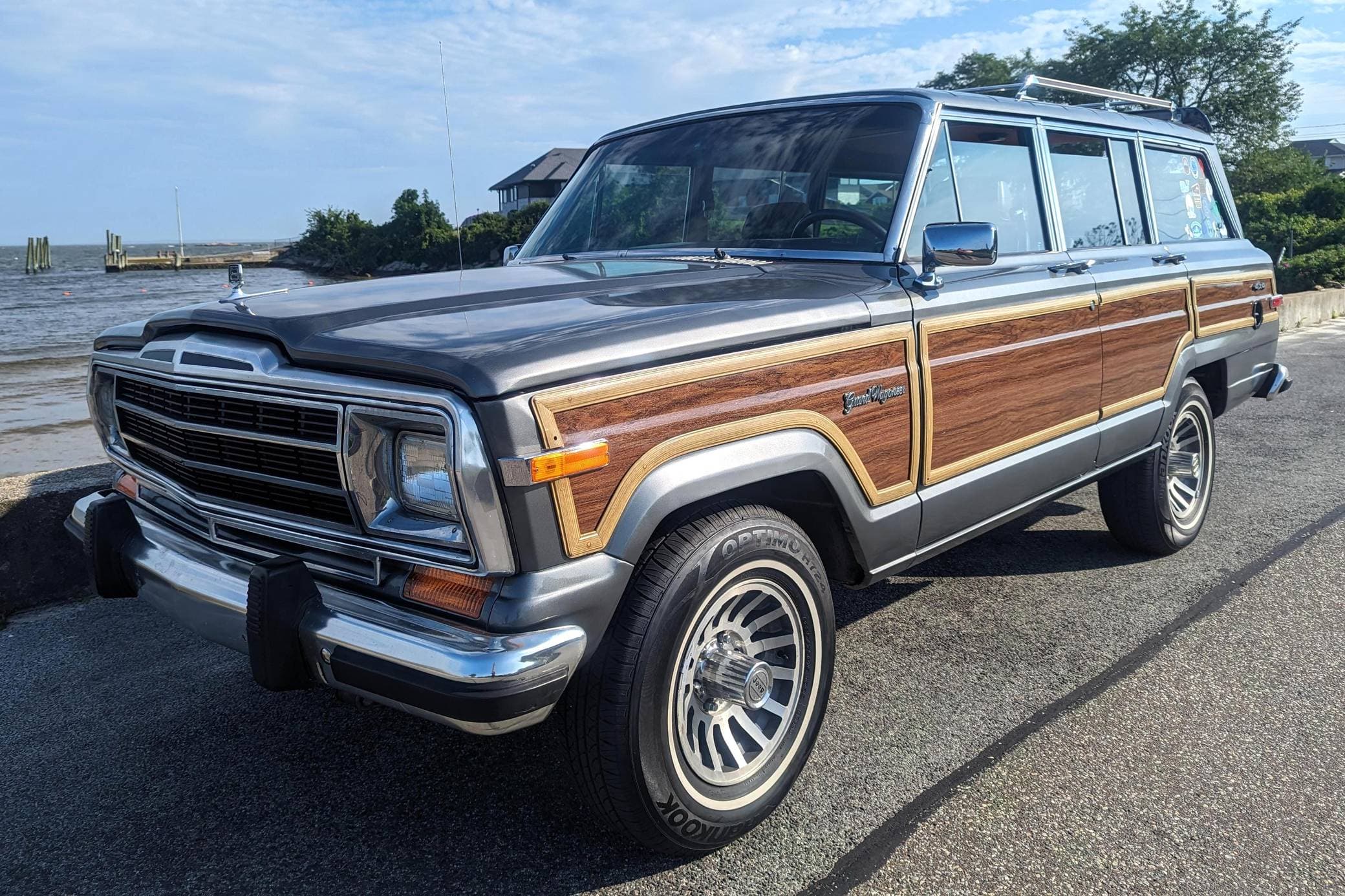1990 Jeep Grand Wagoneer sold for $25,500