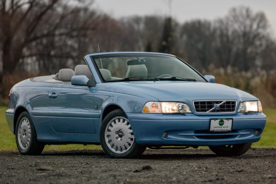 2004 Volvo C70 sold for $9,700