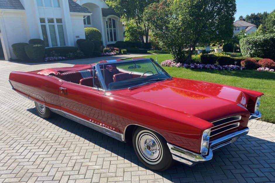 1966 Pontiac Bonneville sold for $30,001