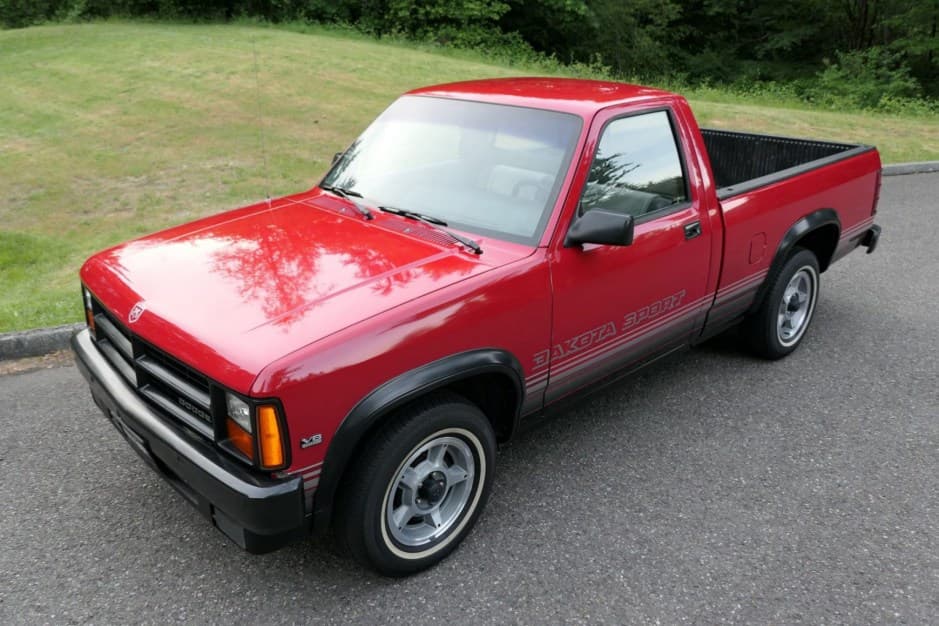 1988 Dodge Dakota (1987-1996) sold for $5,500