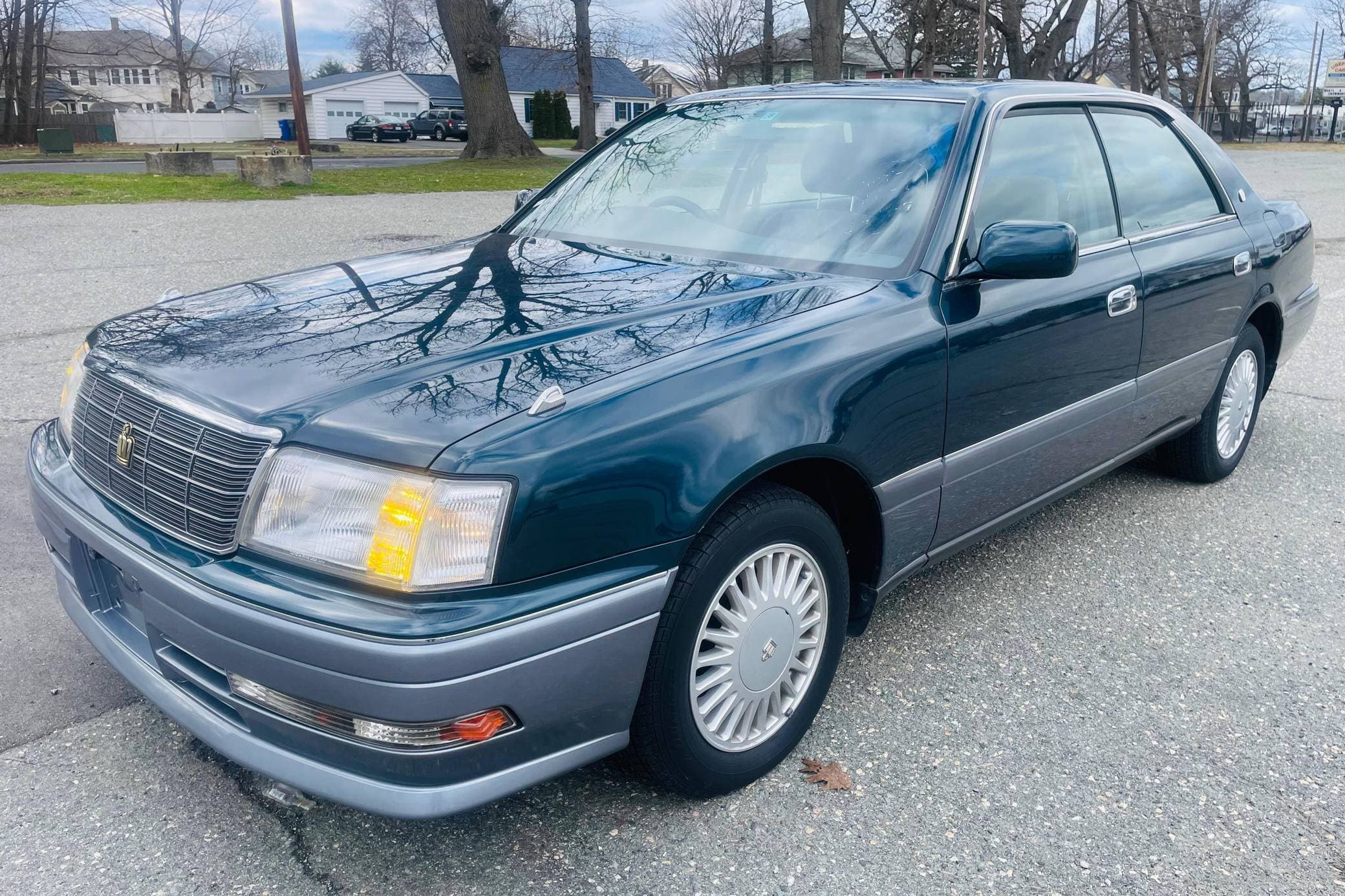 1997 Toyota Crown sold for $9,600