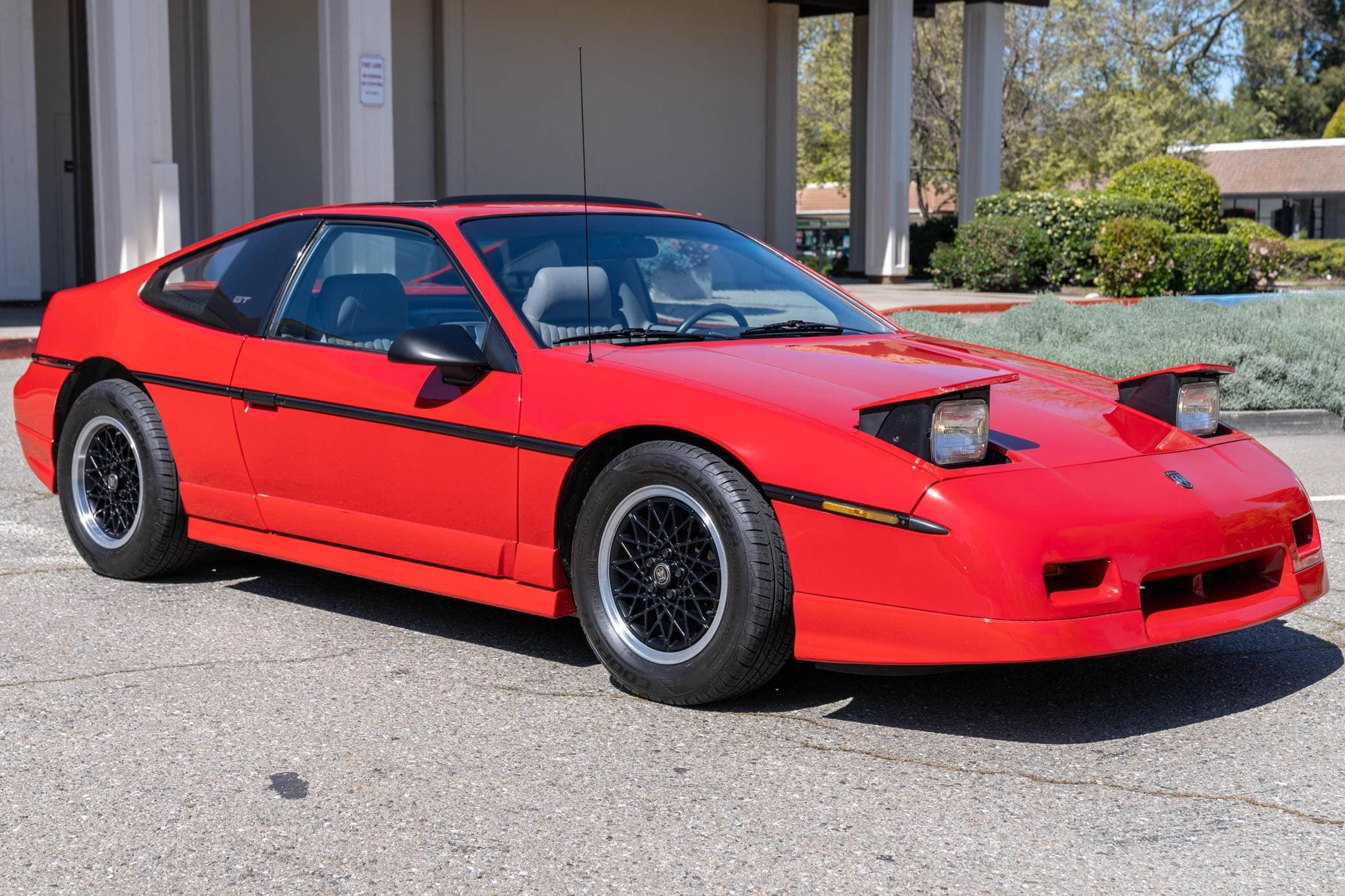 1988 Pontiac Fiero sold for $17,251
