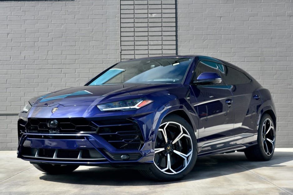 2019 Lamborghini Urus sold for $186,000