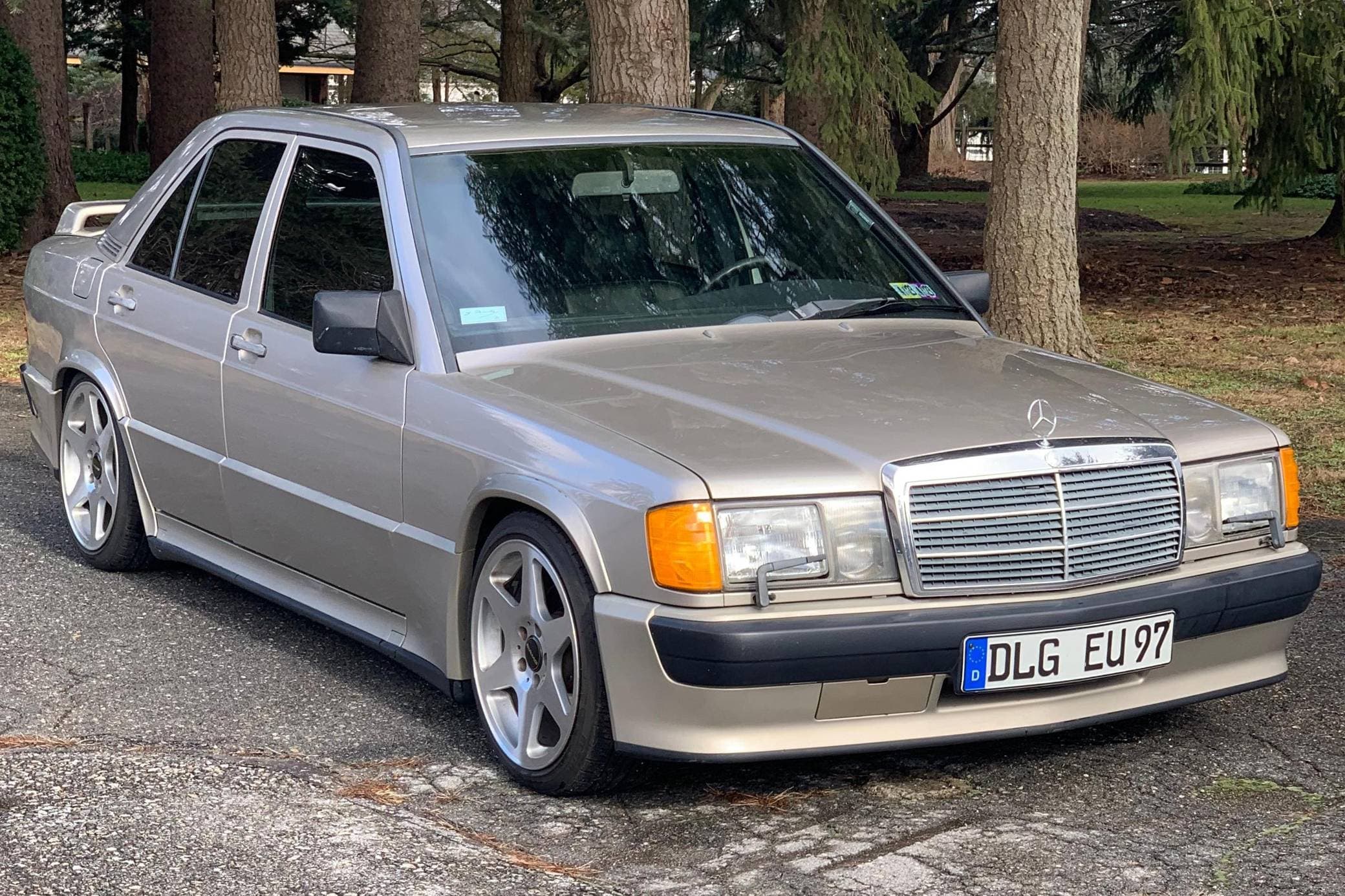 1986 Mercedes-Benz C-Class sold for $11,100