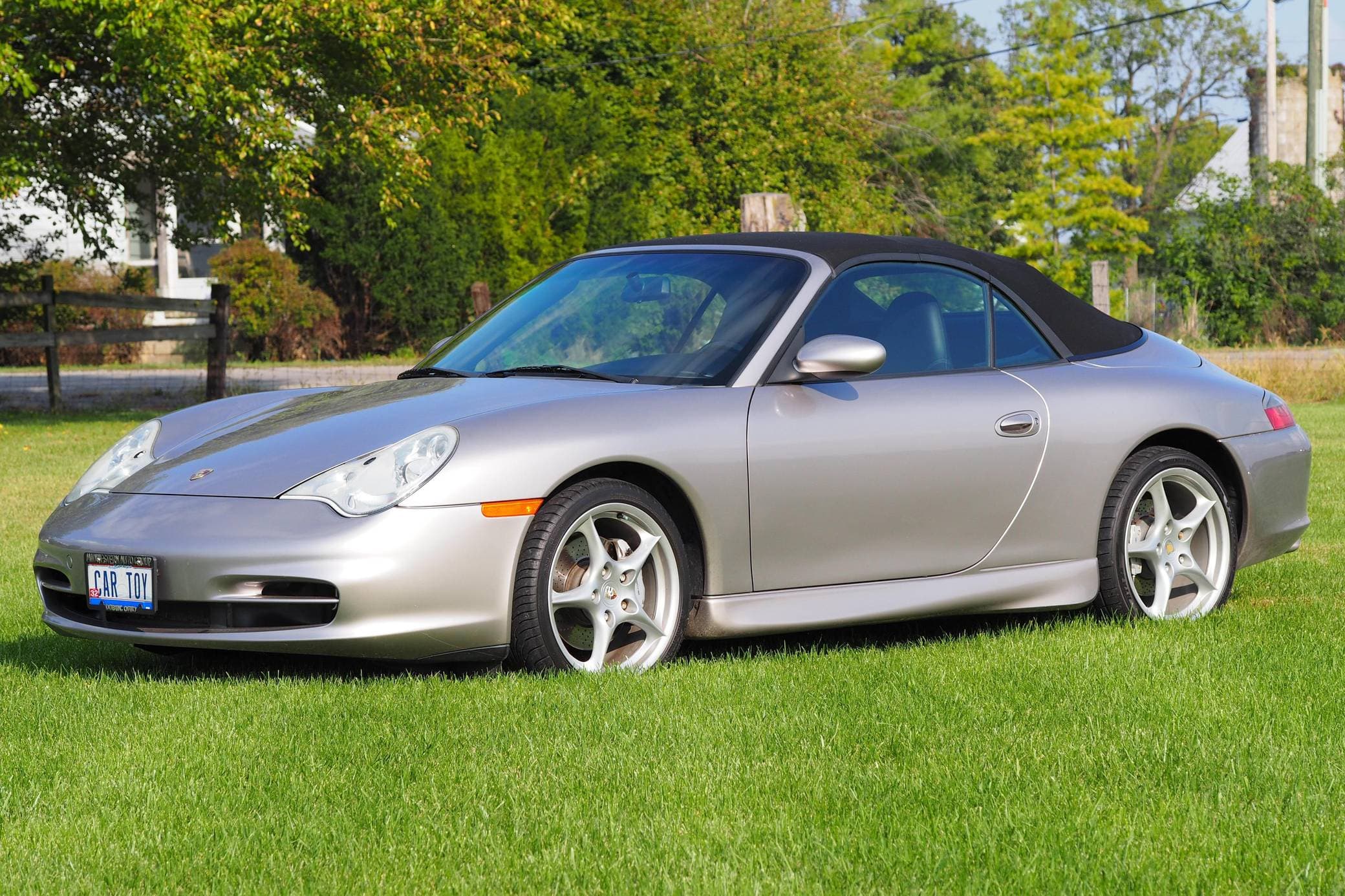 2002 Porsche 996 911 sold for $26,000