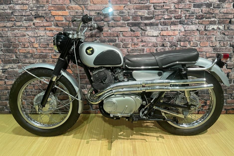 1965 Honda Dream, CB77 Super Hawk, & CL77 Scrambler sold for $11,250