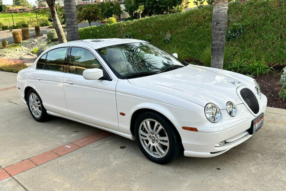 2002 Jaguar S-Type (1999-2007) sold for $9,000