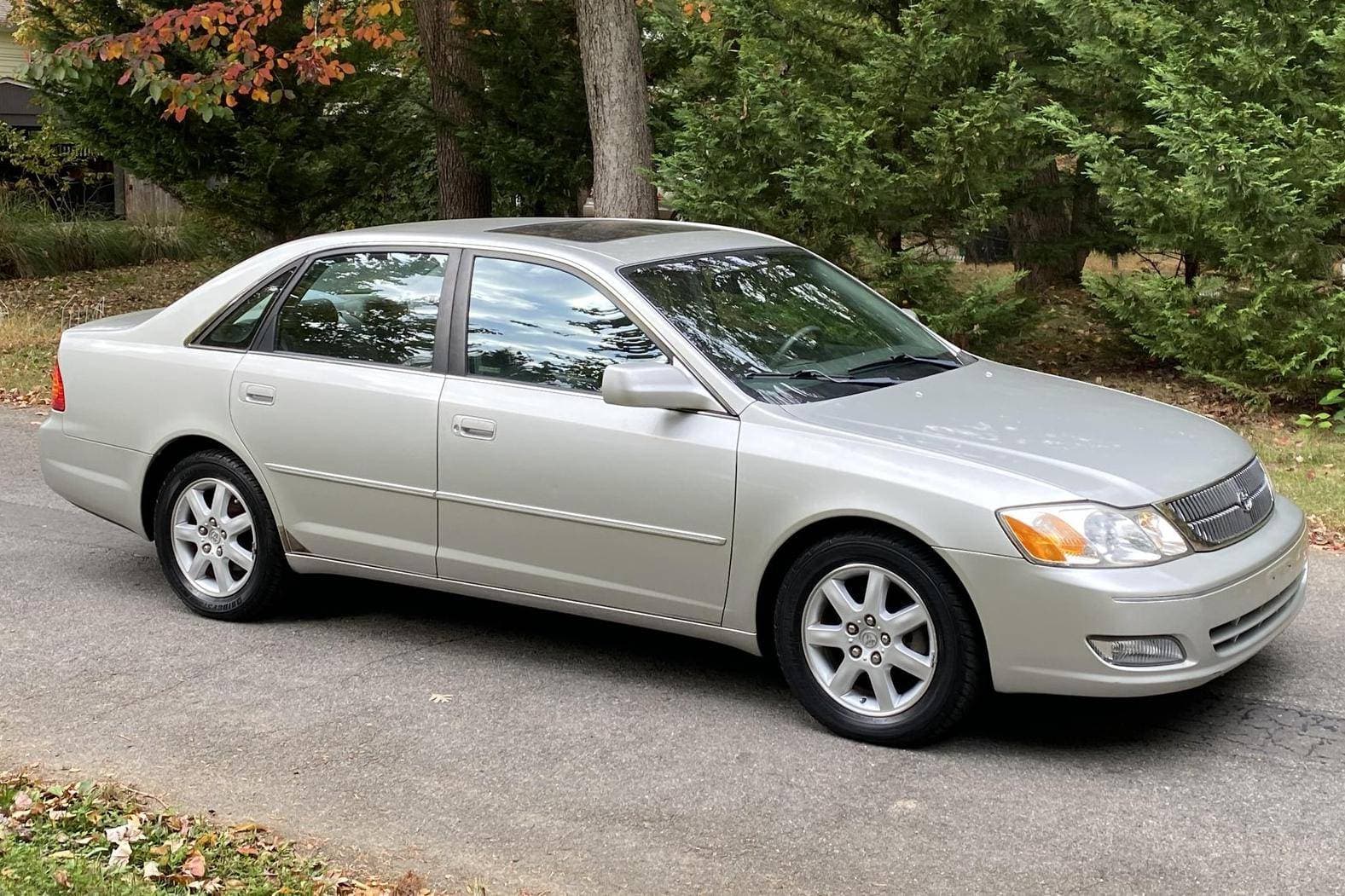 2000 Toyota Avalon sold for $8,300