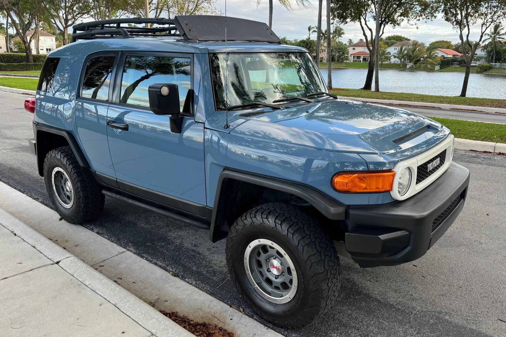 2014 Toyota FJ Cruiser sold for $18,500