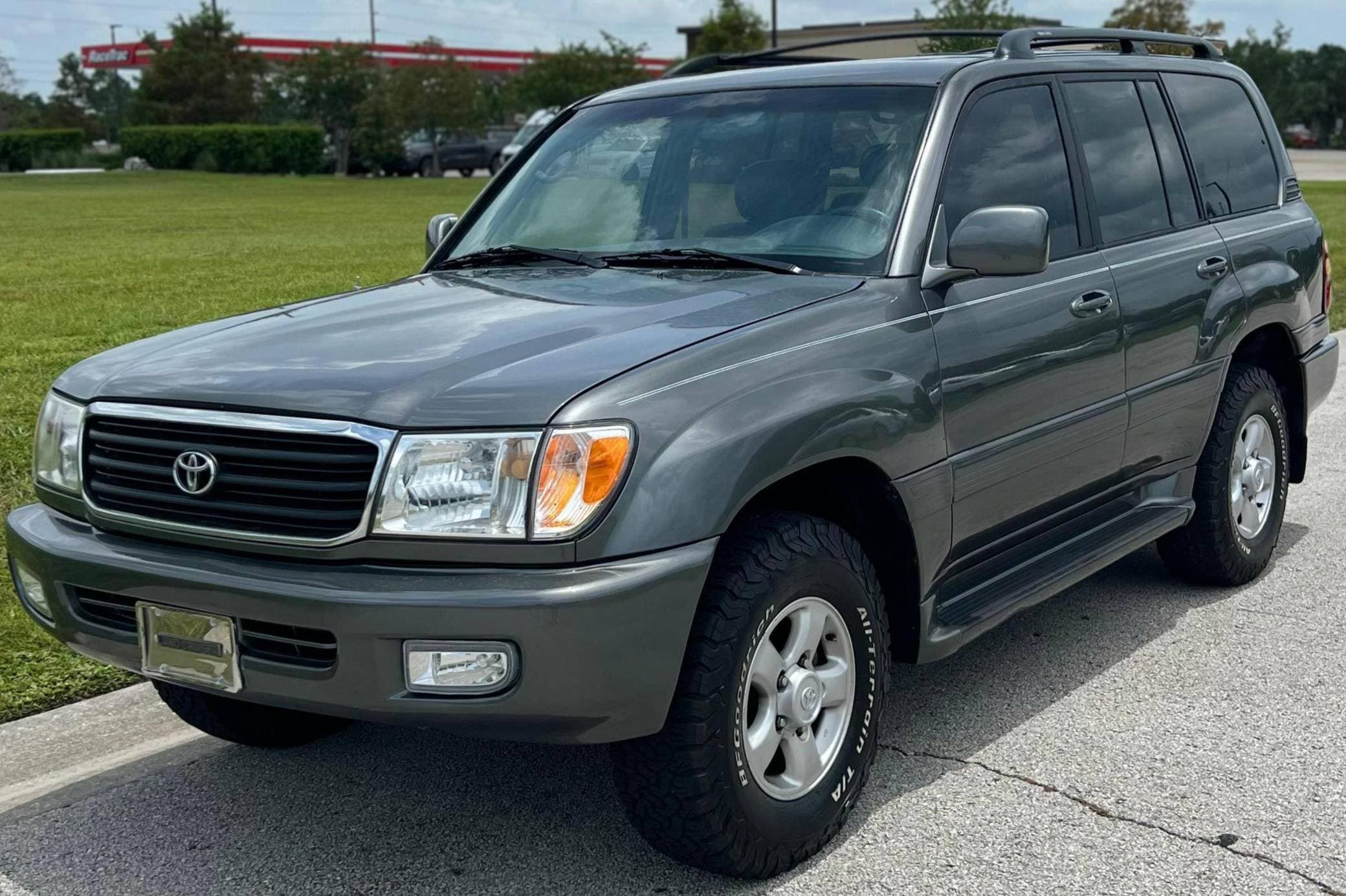 2001 Toyota Land Cruiser sold for $16,250