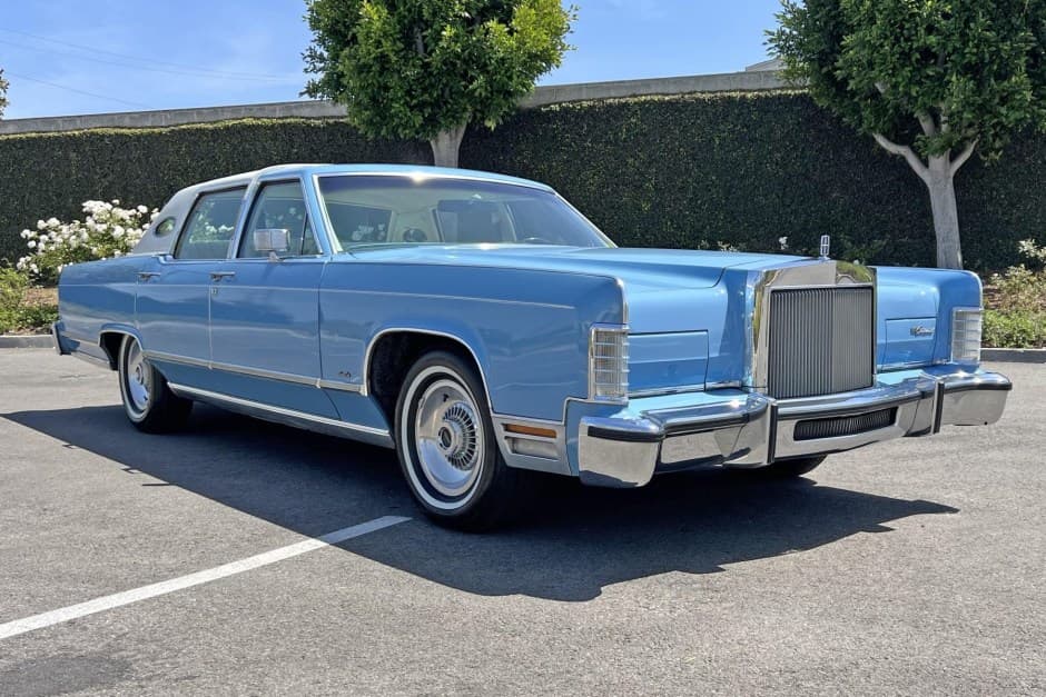 1978 Lincoln Town Car sold for $15,250