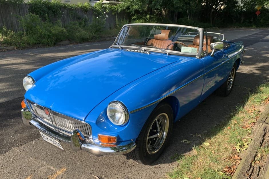 1975 MG MGB sold for $9,000