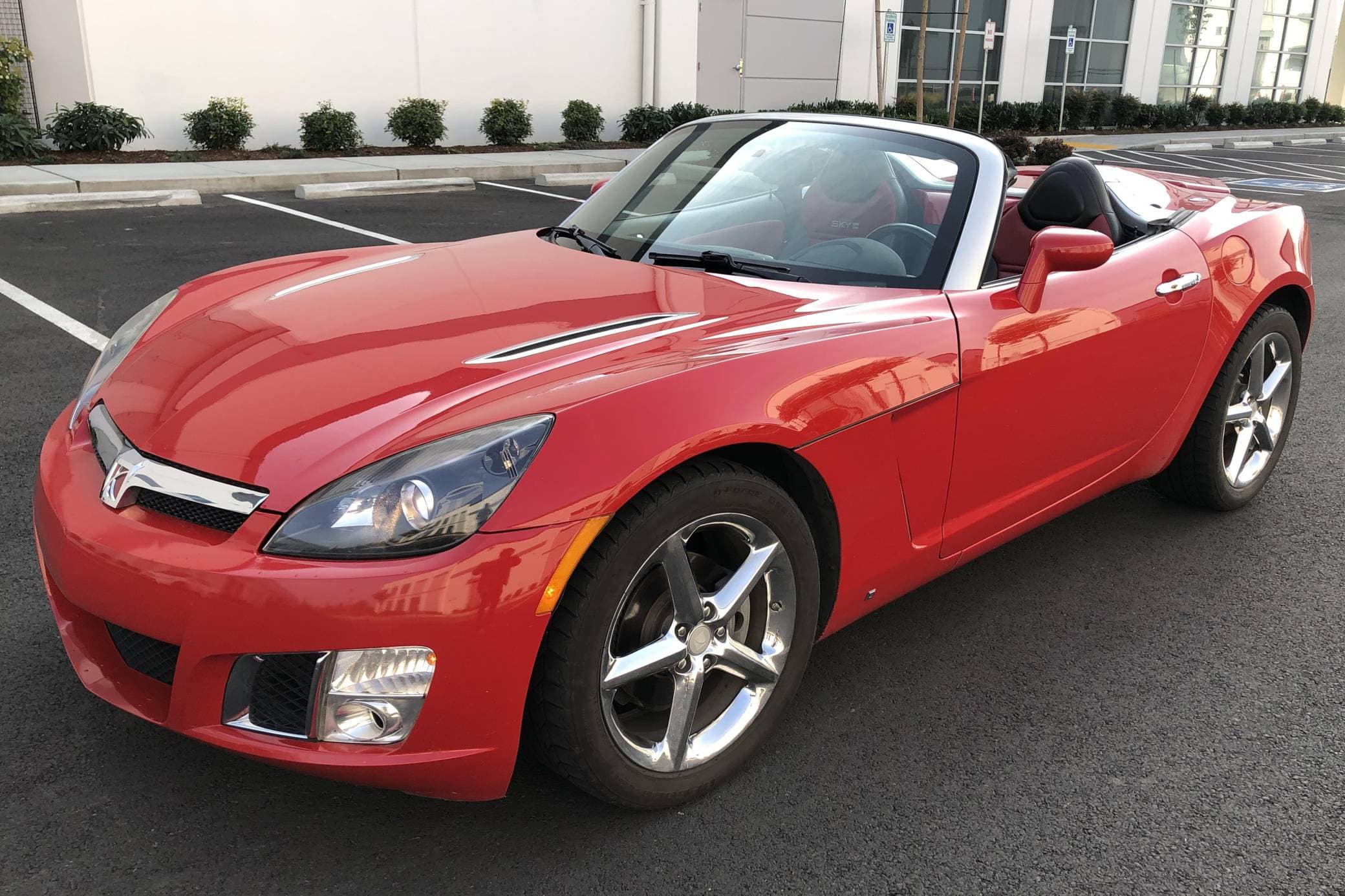 2008 Saturn Sky sold for $11,400