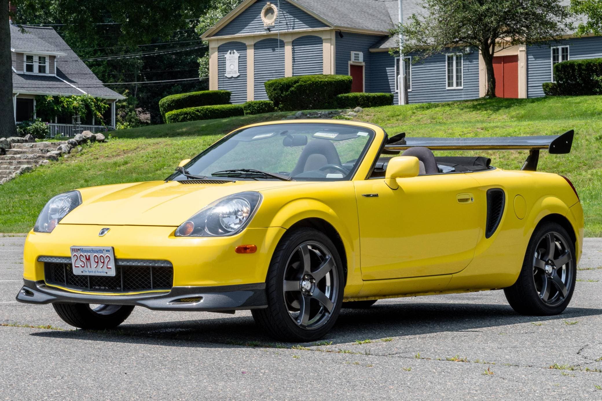 2001 Toyota MR2 Spyder sold for $8,100