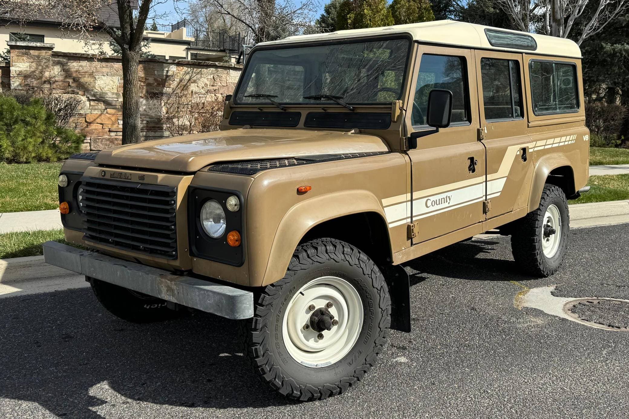 1986 Land Rover Defender sold for $29,250