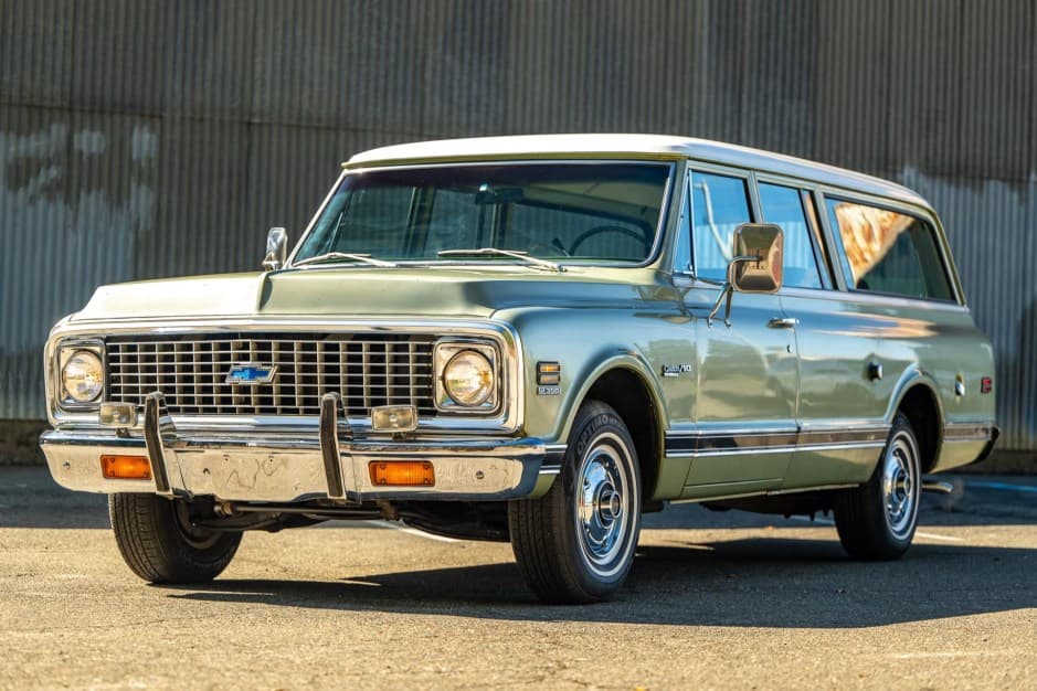 1972 Chevrolet Suburban (1967-1972) sold for $22,500